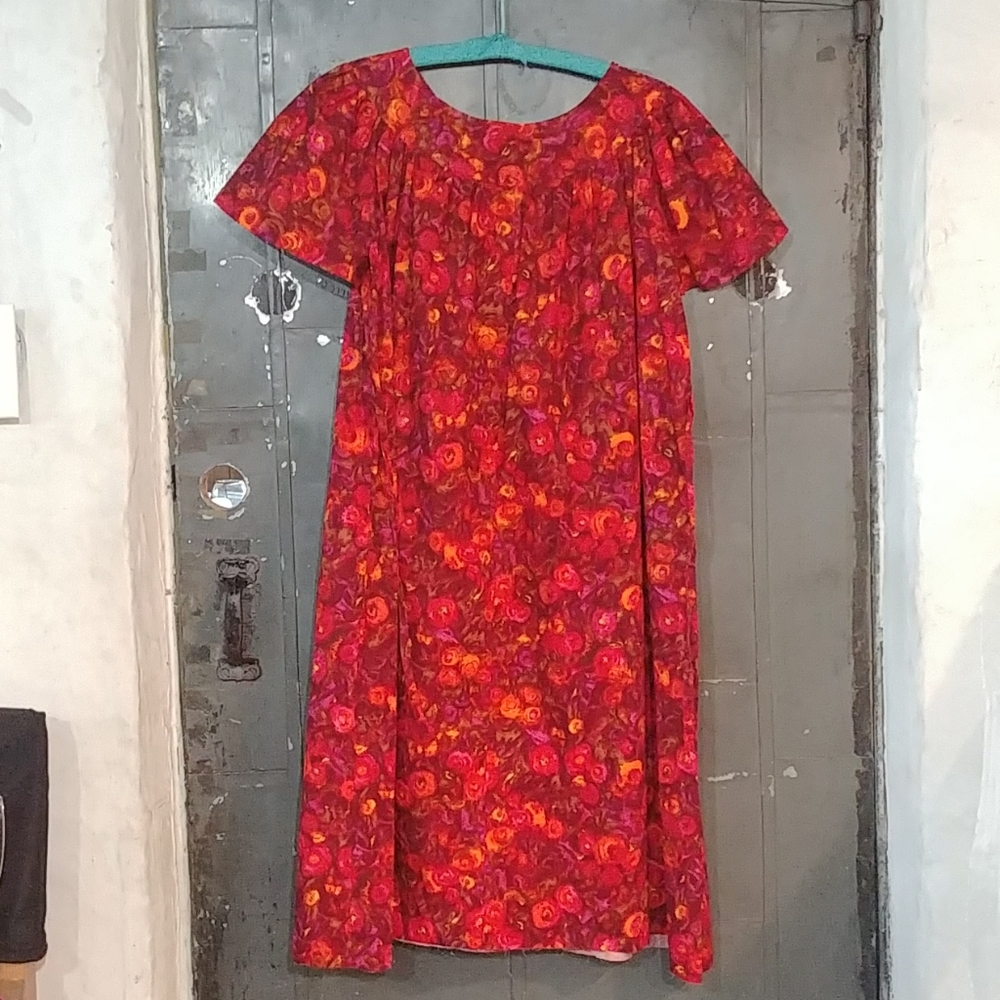 Vintage Atumunal MuuMuu - Picture 6 of 10